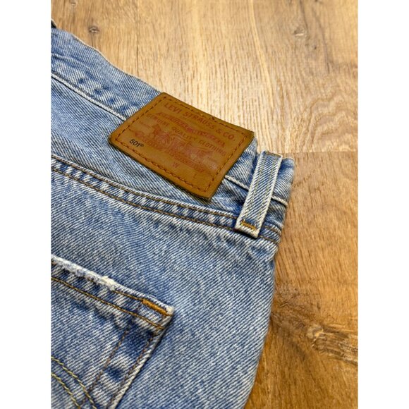 Levis 501 High-Waisted Denim Shorts 31 - Picture 6 of 7